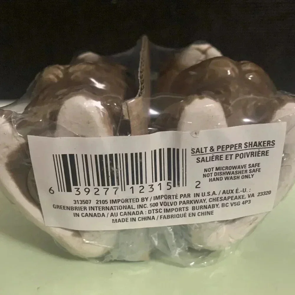 NEW Woodlands Squirrel Crush Table Decor Salt & Pepper Shaker Set